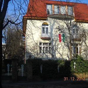 villa-julia-budapest.inbudapesthotels.com/
